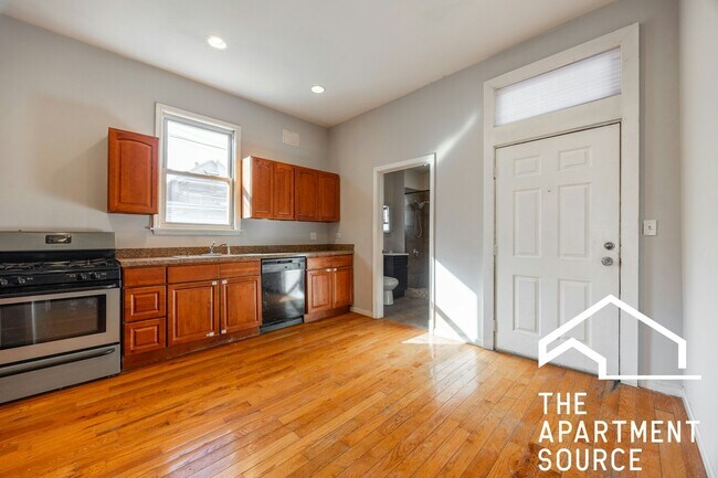 Building Photo - 2416 N Maplewood Ave