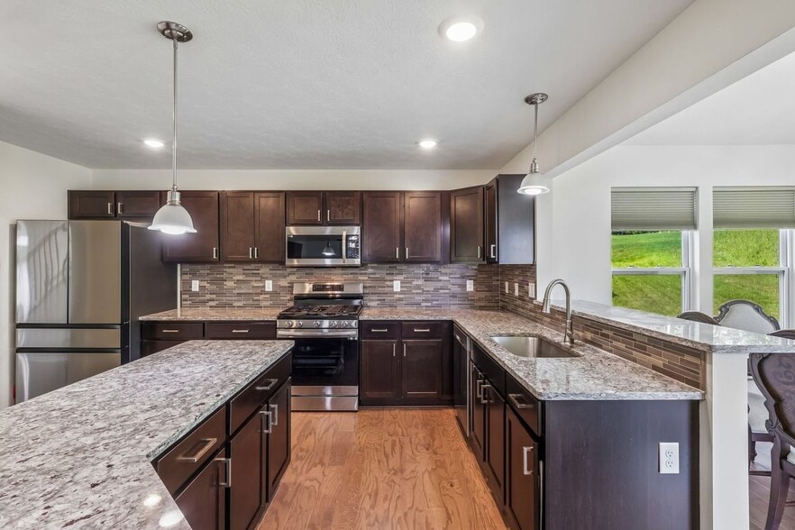 Building Photo - 1105 Deerfield Dr