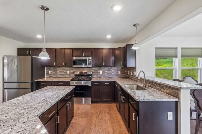Building Photo - 1105 Deerfield Dr