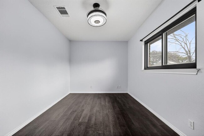 Building Photo - 8409 Nairn Dr