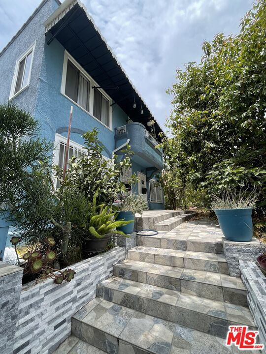 Building Photo - 737 N Harvard Blvd