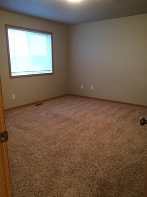 Building Photo - 2 Bedroom Condo!