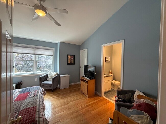 Building Photo - 184 Bishops Forest Dr