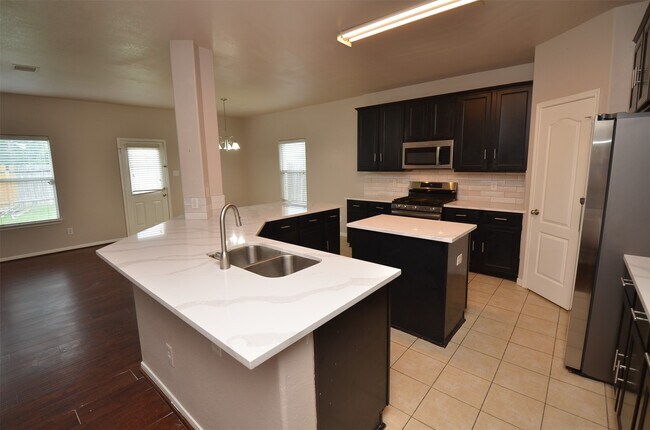 Building Photo - 2707 Roaring Oaks Ln