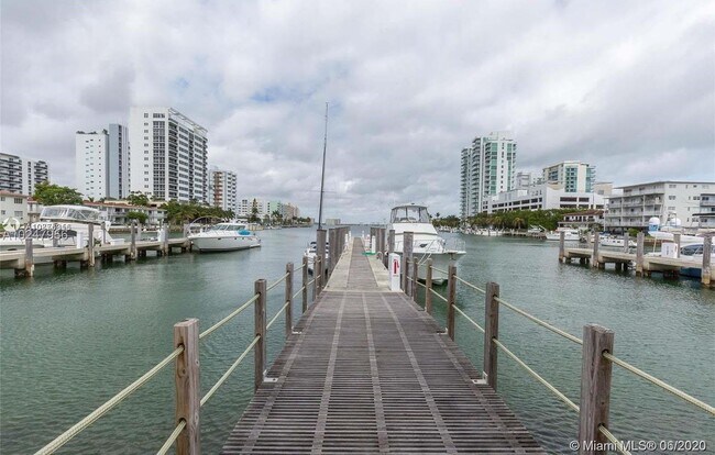 Building Photo - 7900 Harbor Island Dr