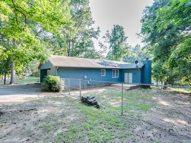 Building Photo - Spacious 3-Bed Home in District 6 with Pri...