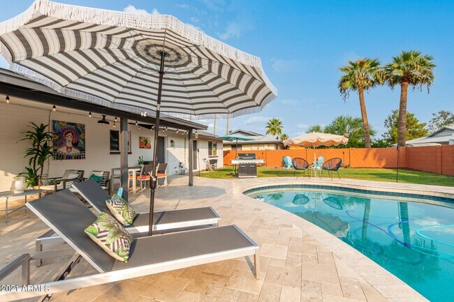 Building Photo - 3809 W Cholla St