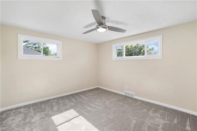 Building Photo - 112 Roberts