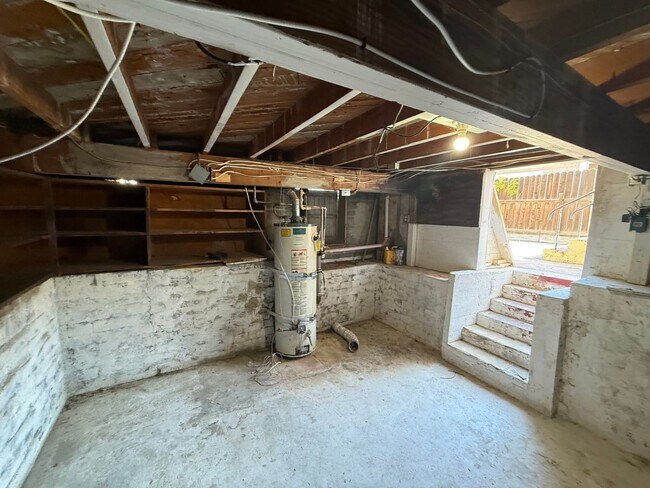 Building Photo - 334 B St