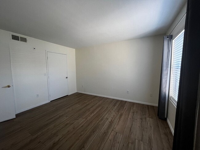 Building Photo - Beautiful Condo with Dual Master Bedrooms ...