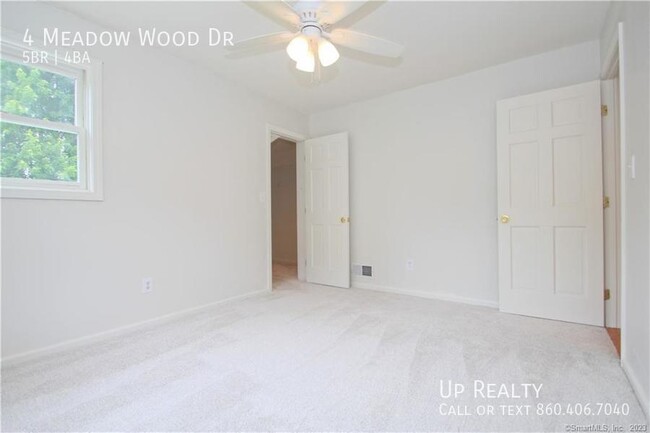 Building Photo - 4 Meadow Wood Dr
