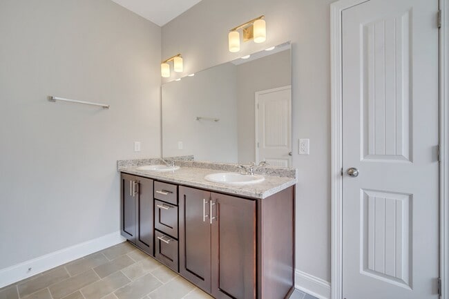 Building Photo - 486 Thorp Circle