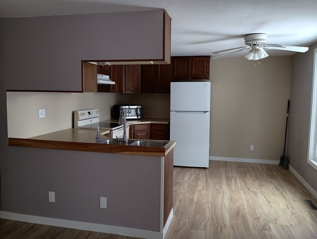 Building Photo - Private 2 bed 1.5 bath home in Spring Lake
