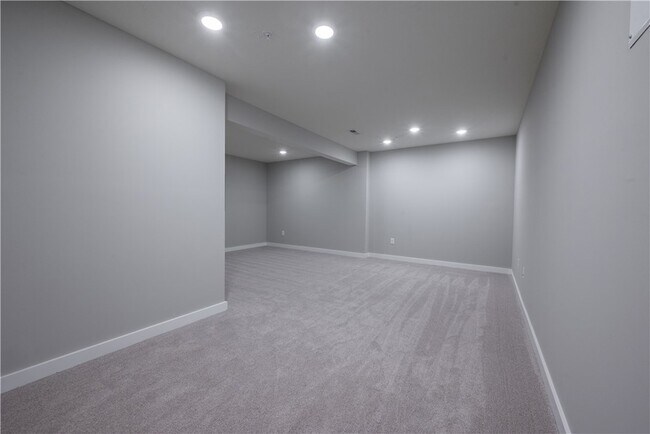 Building Photo - 353 Trinity Wy