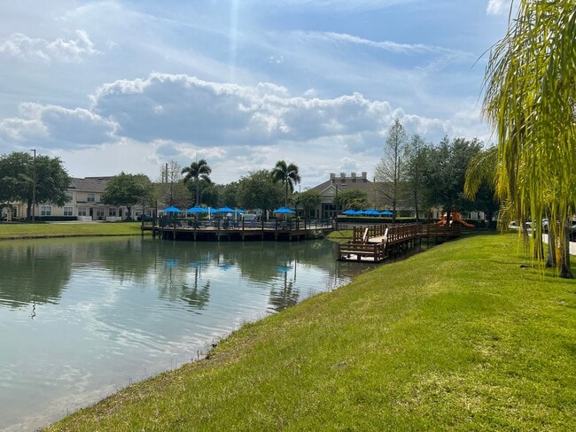 Building Photo - Fully Furnished 4 Bedroom 3 Bath Townhome ...