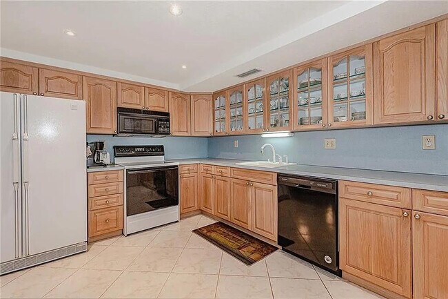 Building Photo - 1600 S Ocean Dr