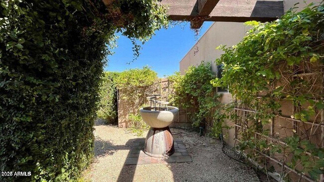 Building Photo - 8573 E Vía De La Escuela