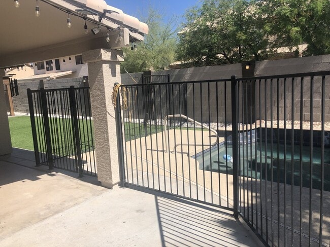 Building Photo - Beautiful 2 Story POOL Home with LOTS of U...