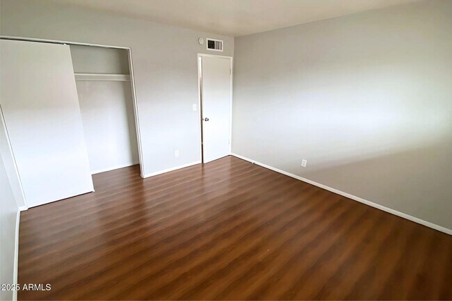 Building Photo - 208 S Doran