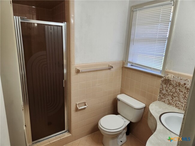 Building Photo - 2909 Oakdale Dr