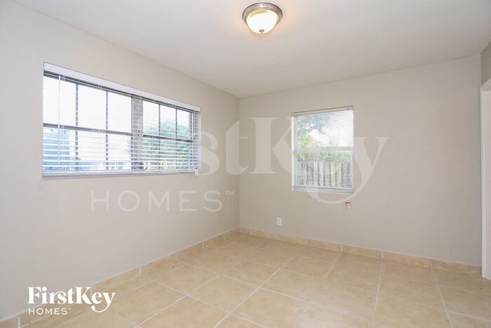 Building Photo - 360 NW 35th Ct