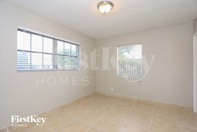 Building Photo - 360 NW 35th Ct