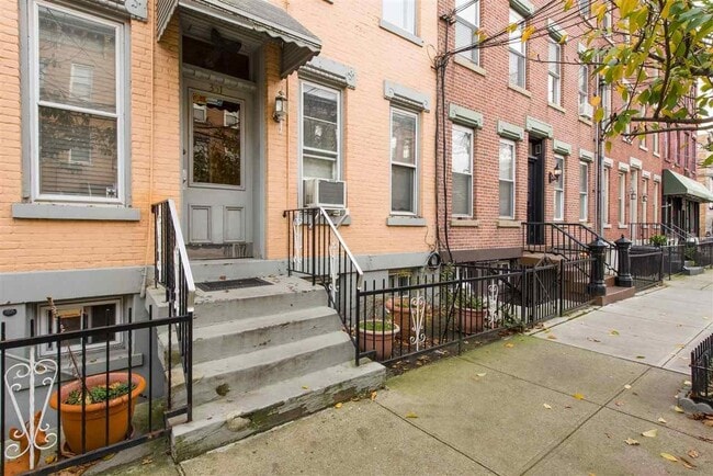 Building Photo - 351 7th St