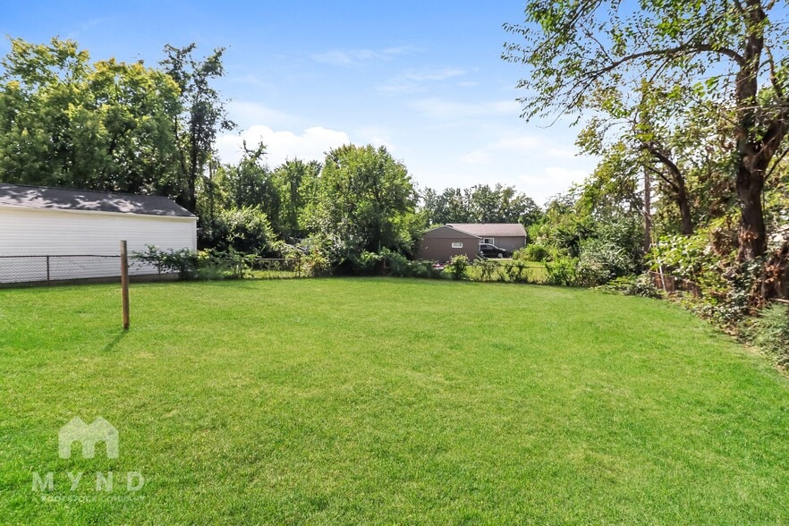 Building Photo - 3049 Bluefield Dr