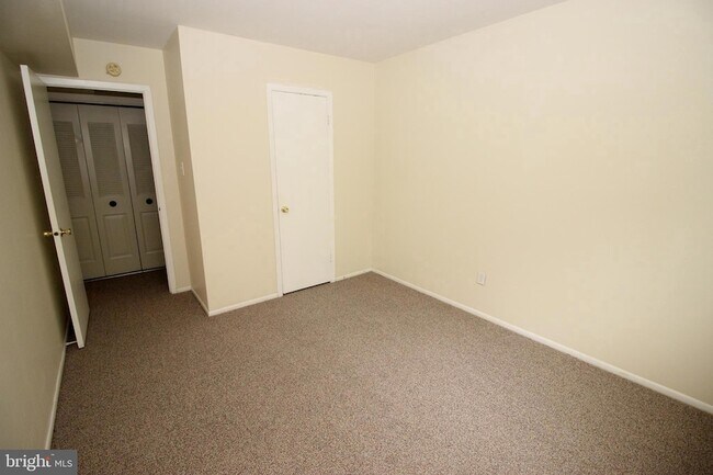Building Photo - 2046 Jason Dr