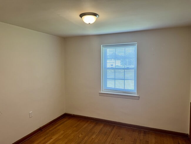 Building Photo - 1393 Saratoga Ave