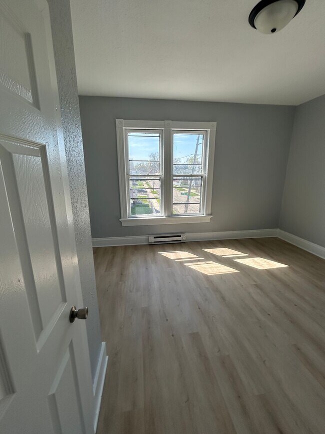 Building Photo - 1510 57th St