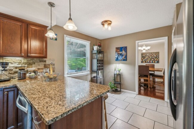 Building Photo - 109 Cloverdale Ct