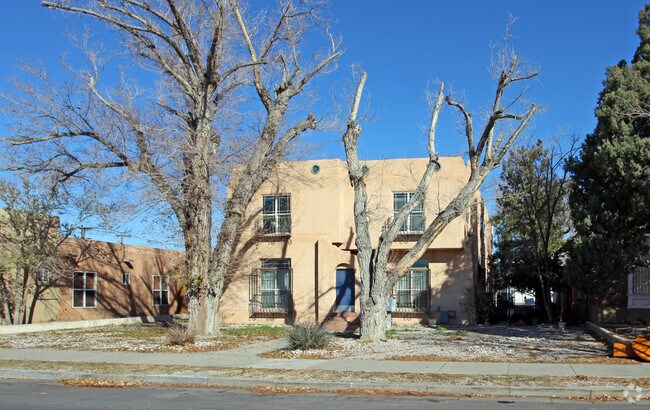 Primary Photo - 913 Copper Ave NW