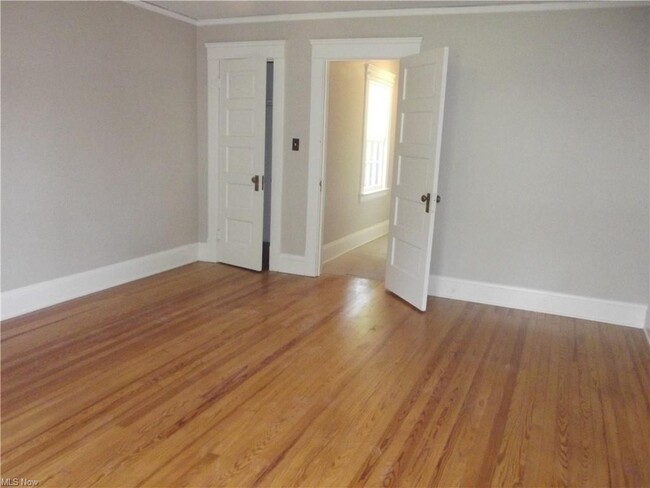 Large Spacious Bedrooms - 2583 Fairmount Blvd