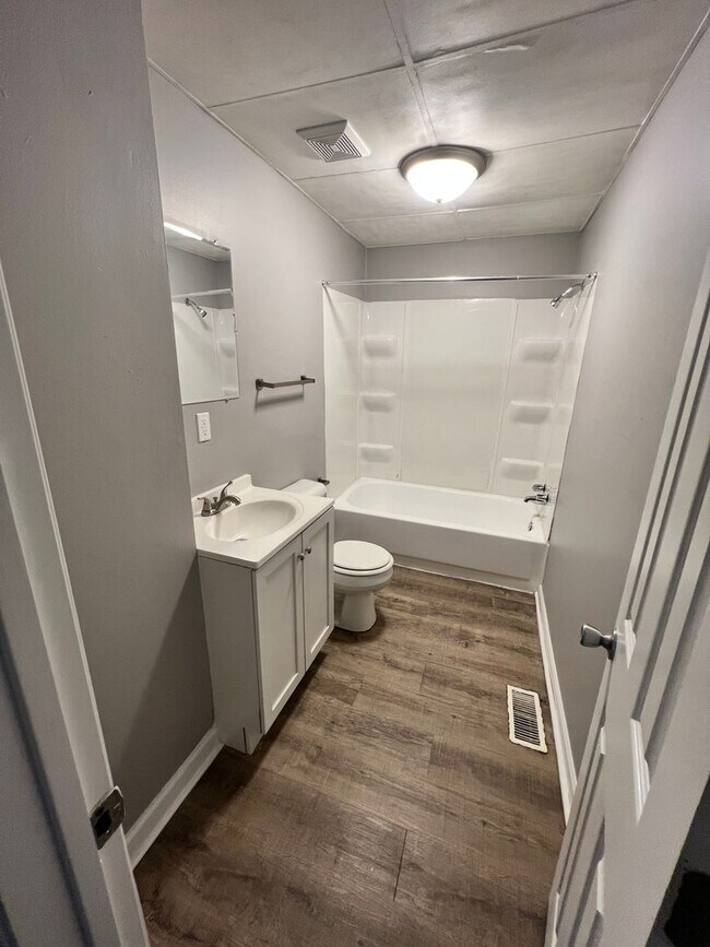 Building Photo - 1617 Ferry St