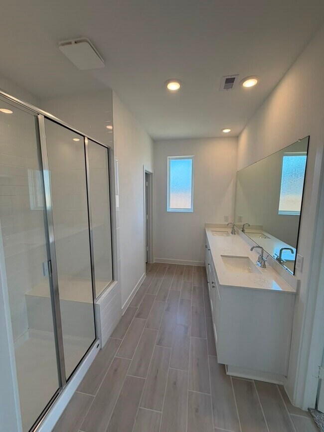 Building Photo - 2847 Gdn Mdw St