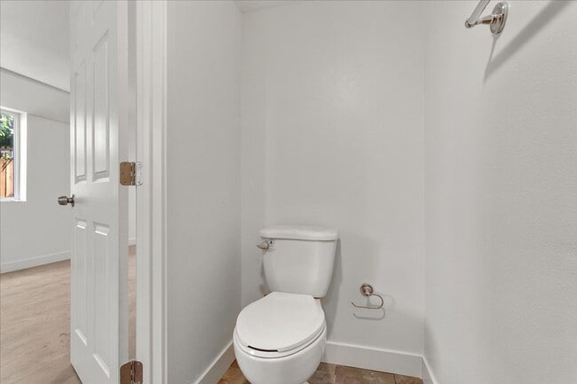 Building Photo - 835 E 33rd St