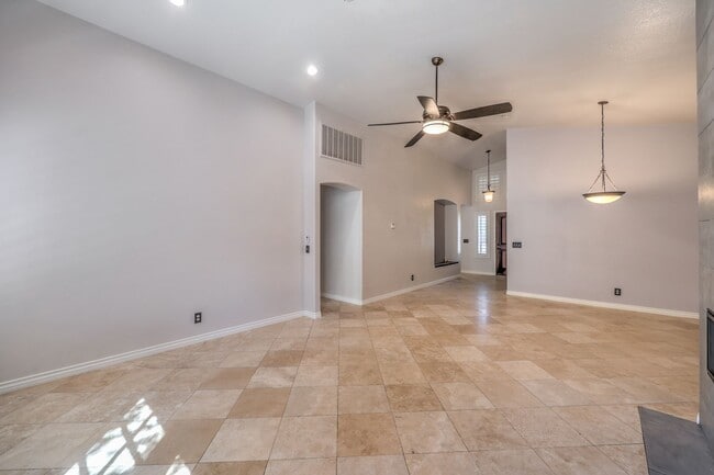 Building Photo - single story upgraded walking distance to park