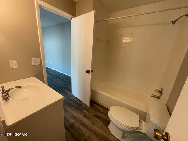 Building Photo - 97 Springwood Square