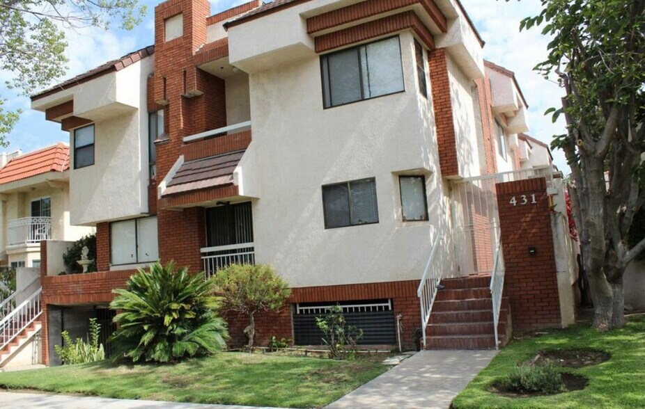 Building, only eight unit complex - 431 W Lexington Dr