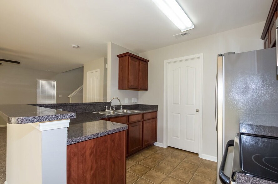 Building Photo - 9332 Macquarie Ln