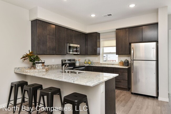 Building Photo - Henley Townhomes