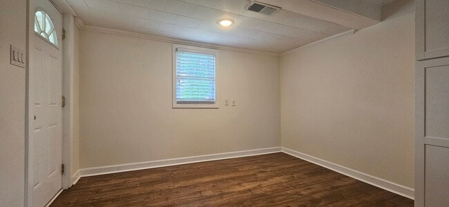 Building Photo - Cozy 2 Bedroom, 1 Bath Home for Rent in Th...