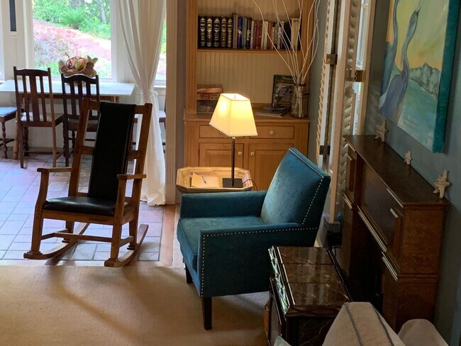 Building Photo - Charming 1BR House in Shelton