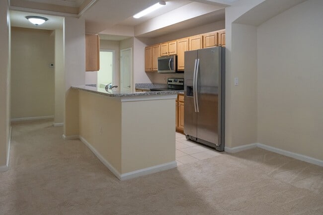 Building Photo - Beautiful 3 Bedroom, 2 Bath with Volume ceilings and Private Garage!