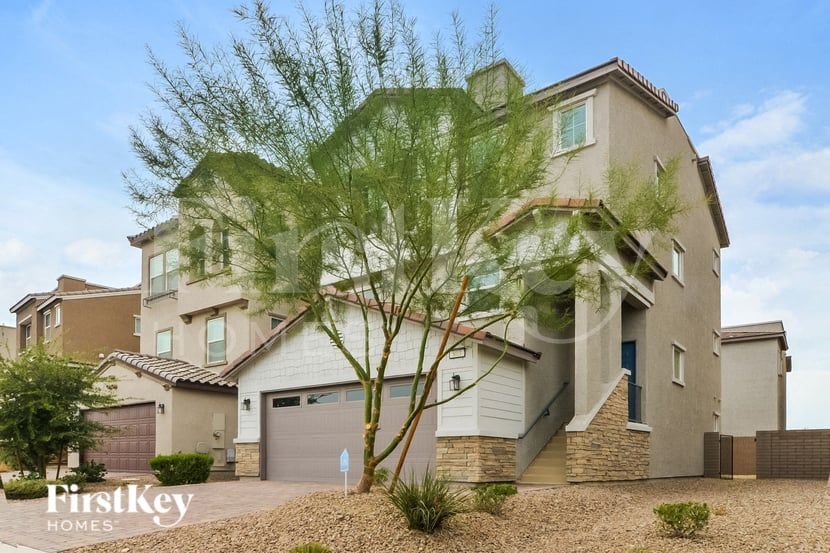 Building Photo - 803 N Water St