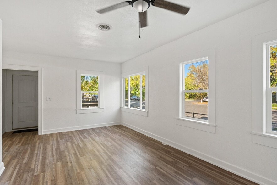 Building Photo - 402 Burlington Ave