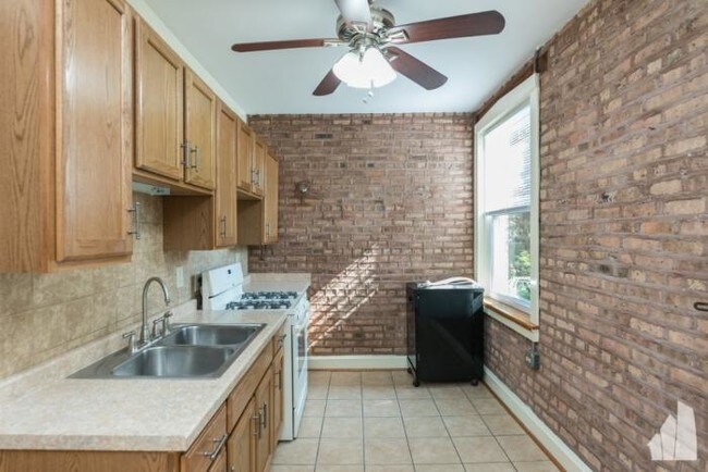 Building Photo - 2 bedroom in Chicago IL 60626