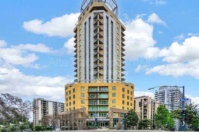 Building Photo - 801 Ash St