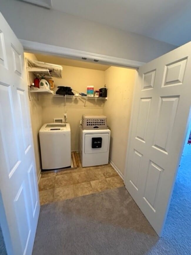 Building Photo - Welcome To Carriage Run!!